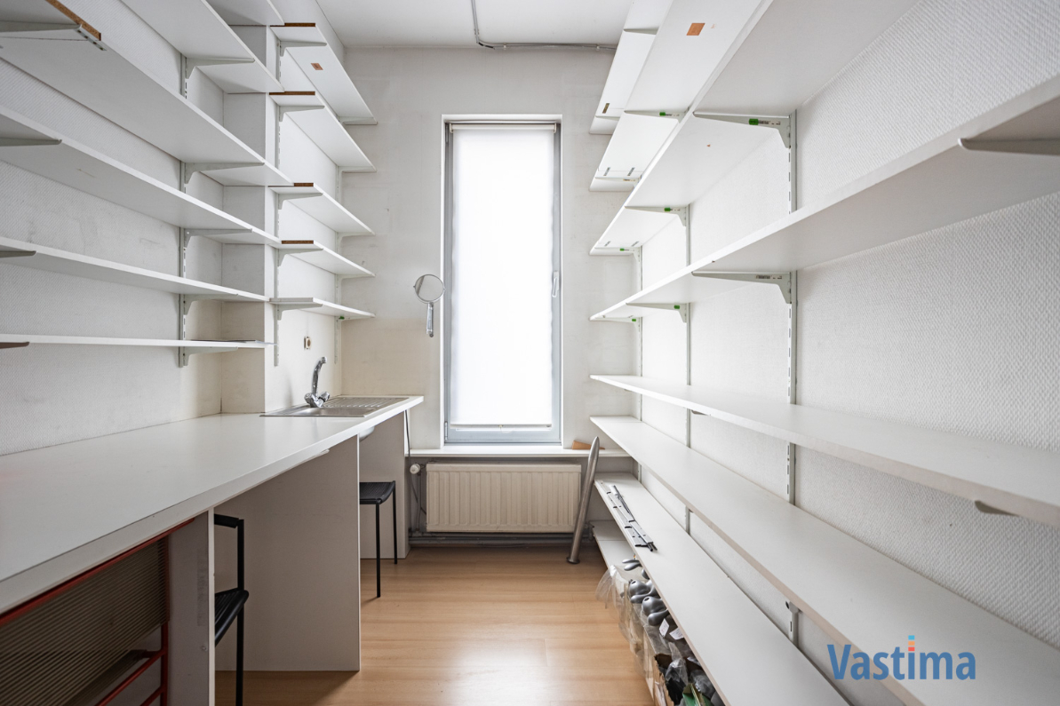 Immo Vastima - Huis Te koop Aalst - Unieke investeringskans: handelspand met woongelegenheid in hartje Aalst