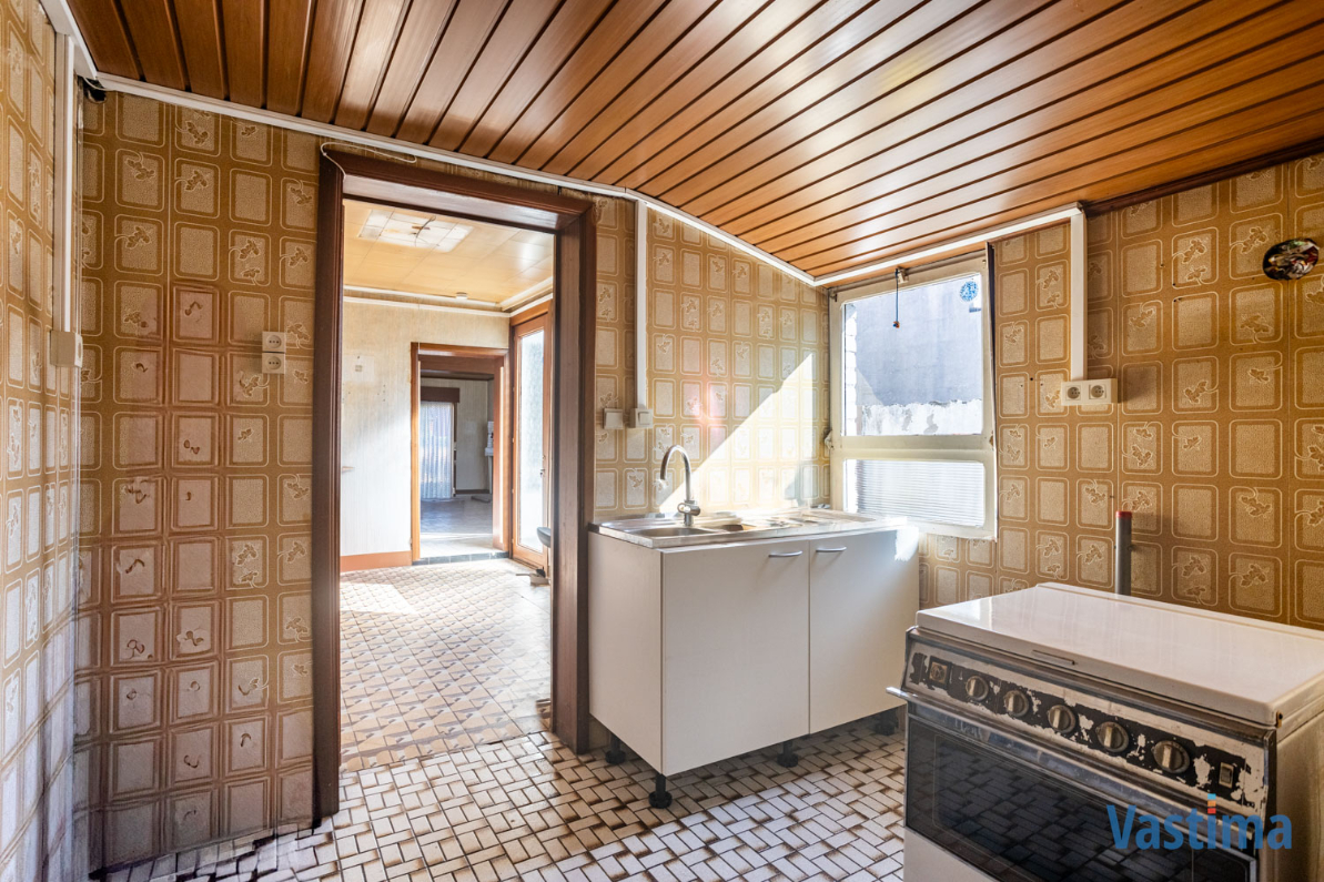 Immo Vastima - Huis Te koop Erembodegem - Renovatiewoning met grote tuin nabij centrum Erembodegem