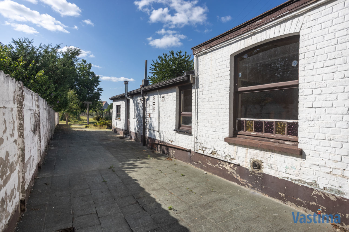 Immo Vastima - Huis Te koop Erembodegem - Renovatiewoning met grote tuin nabij centrum Erembodegem
