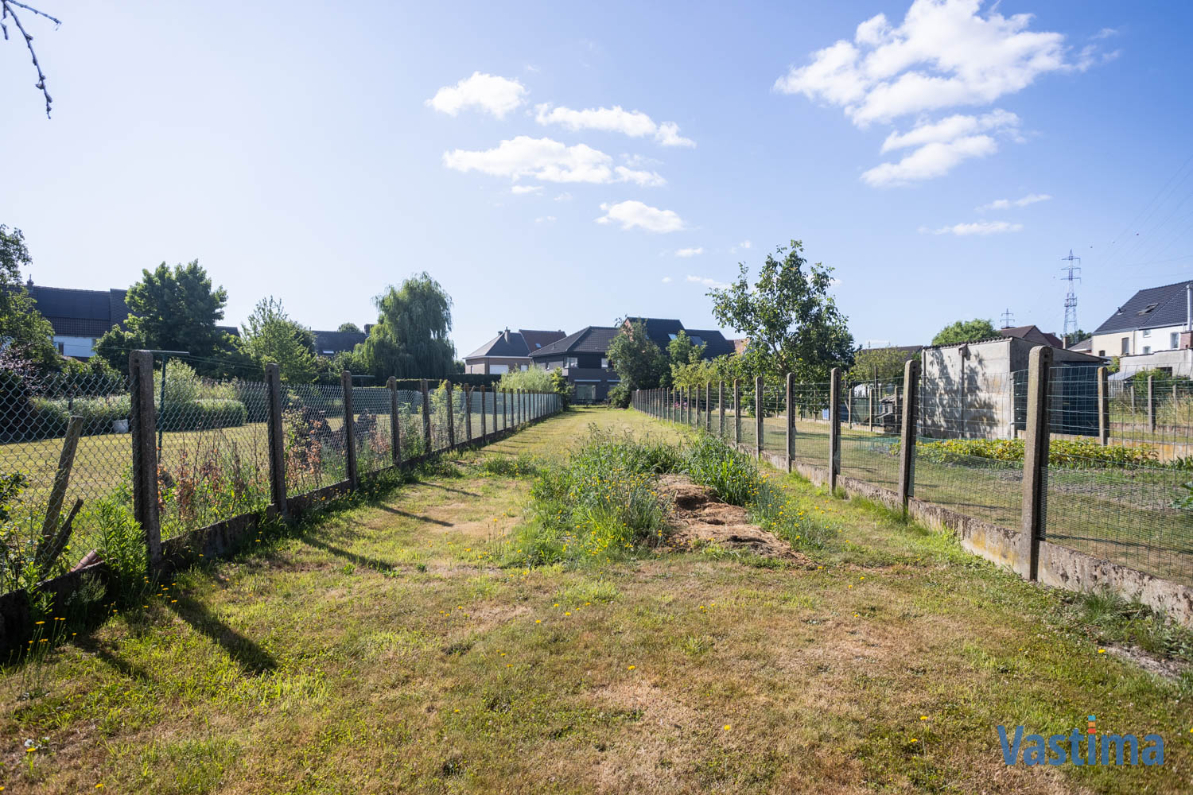 Immo Vastima - Huis Te koop Erembodegem - Renovatiewoning met grote tuin nabij centrum Erembodegem
