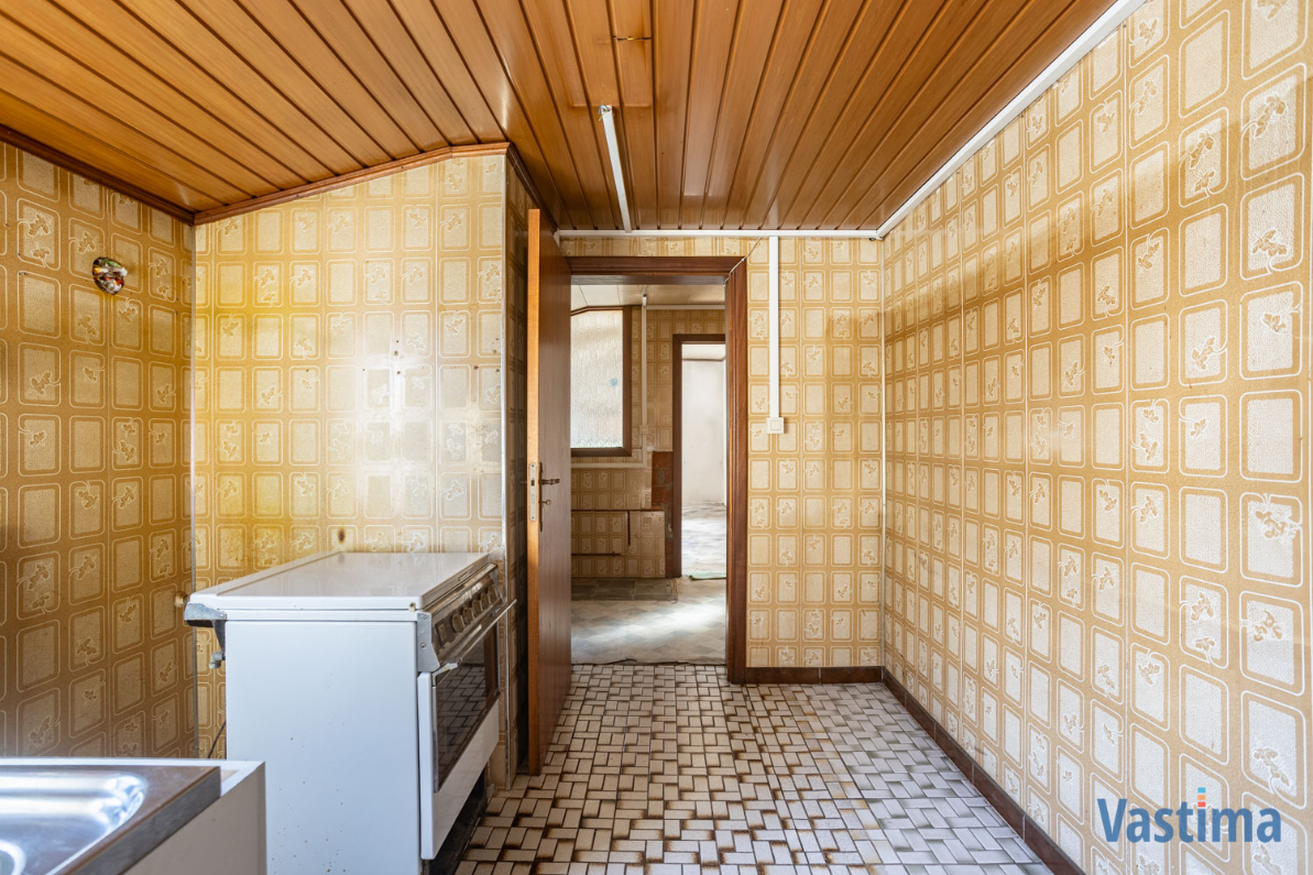 Immo Vastima - Huis Te koop Erembodegem - Renovatiewoning met aanpalende bouwgrond nabij centrum Erembodegem