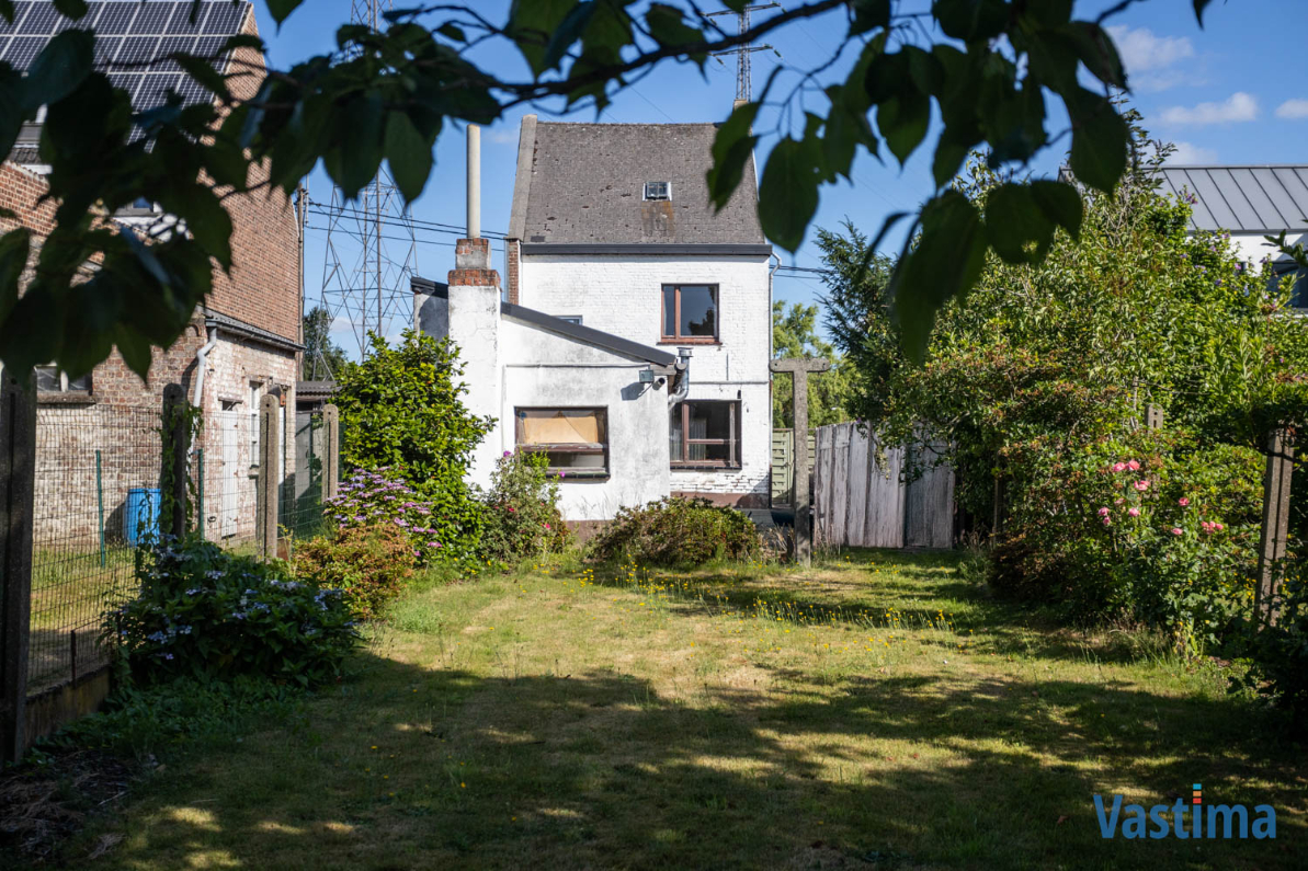 Immo Vastima - Huis Te koop Erembodegem - Renovatiewoning met aanpalende bouwgrond nabij centrum Erembodegem
