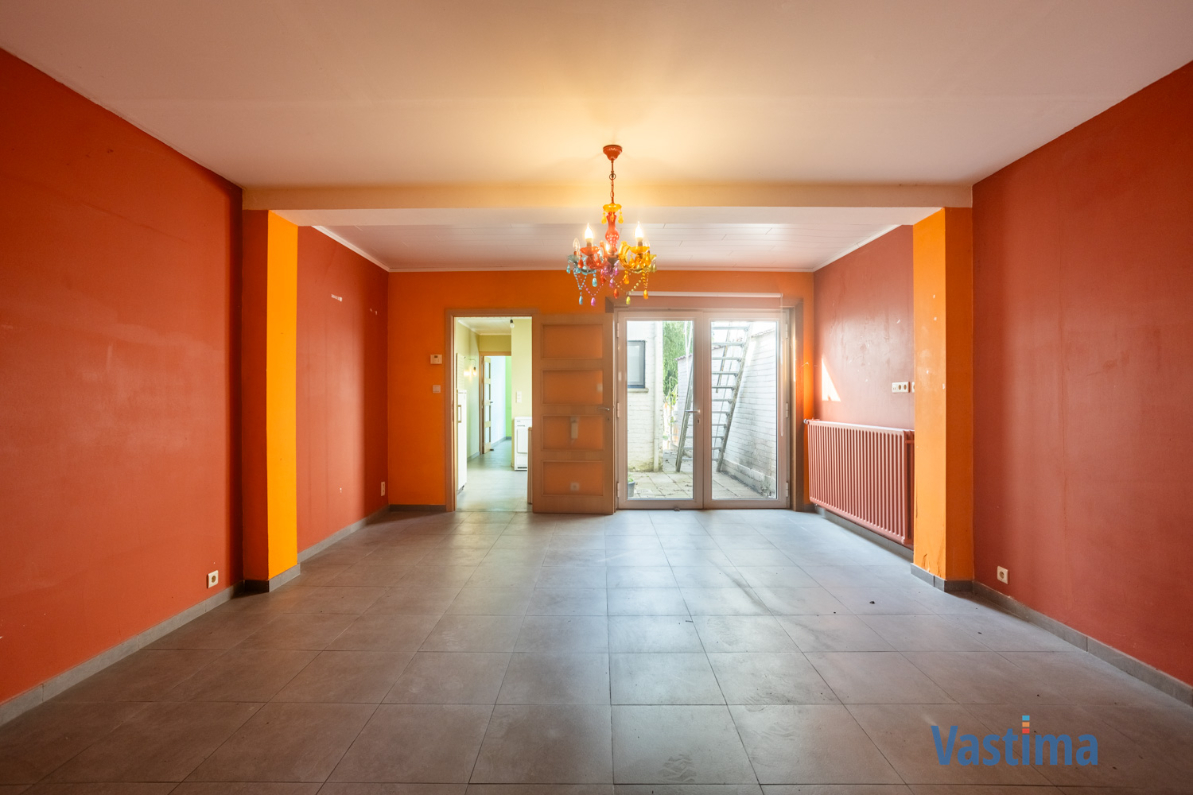 Immo Vastima - Huis Te koop Aalst - Solide rijwoning met garage en tuin in het hart van Aalst