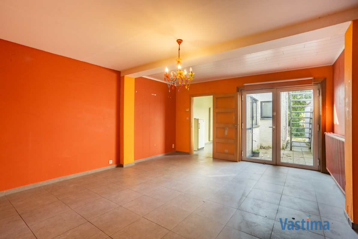 Immo Vastima - Huis Te koop Aalst - Solide rijwoning met garage en tuin in het hart van Aalst