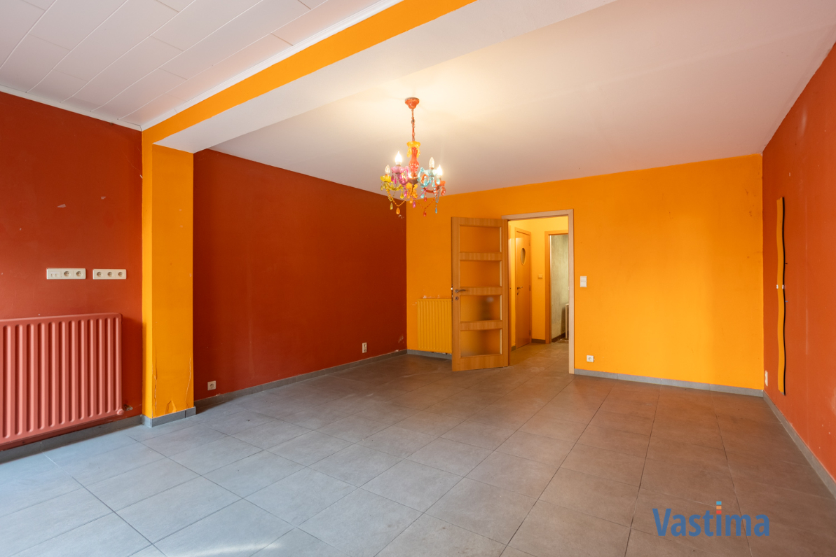 Immo Vastima - Huis Te koop Aalst - Solide rijwoning met garage en tuin in het hart van Aalst