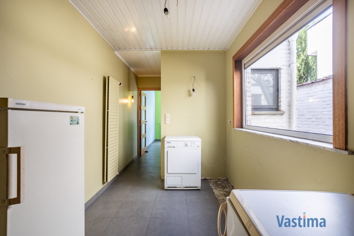 Immo Vastima - Huis Te koop Aalst - Solide rijwoning met garage en tuin in het hart van Aalst