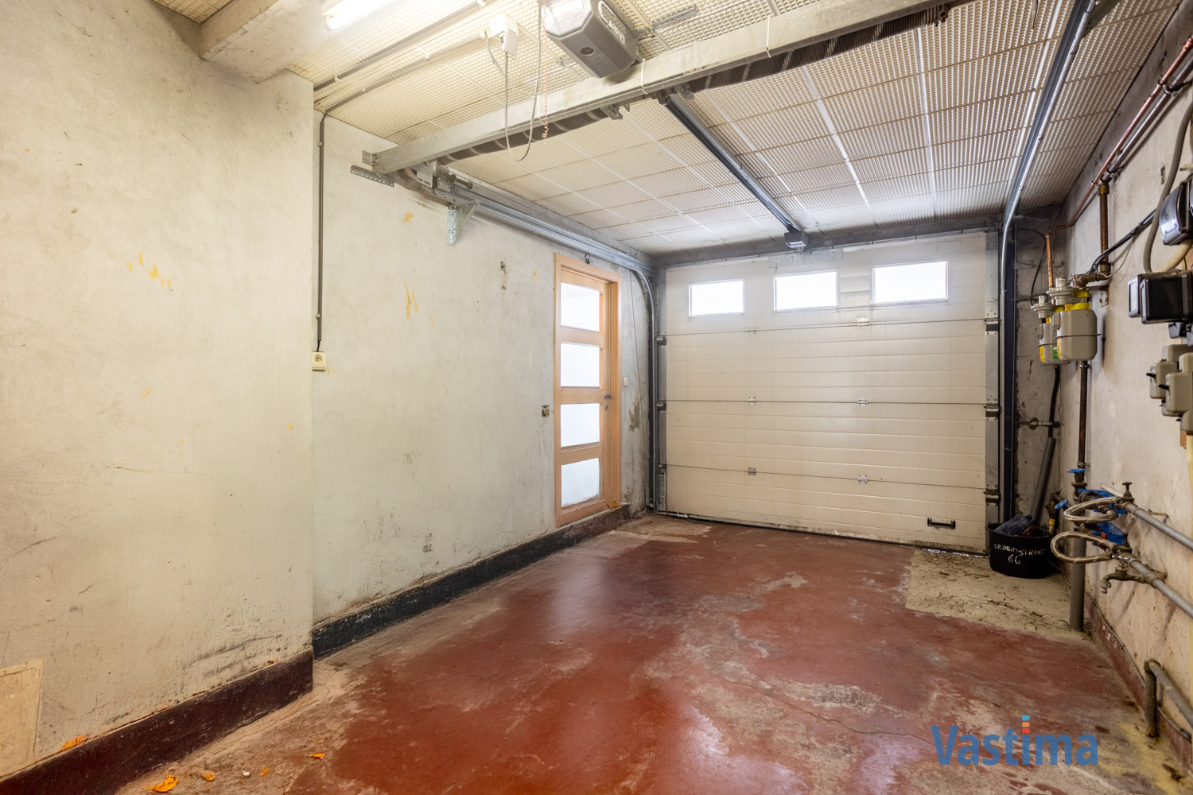 Immo Vastima - Huis Te koop Aalst - Solide rijwoning met garage en tuin in het hart van Aalst