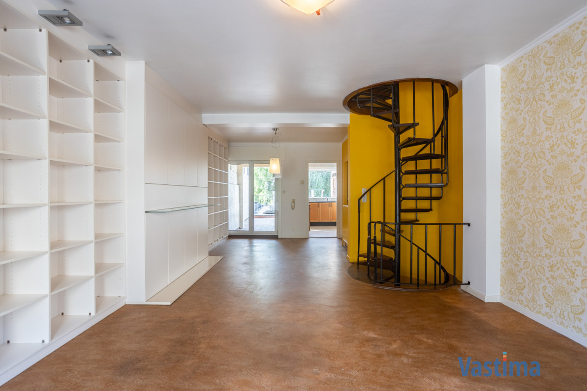 Immo Vastima - Huis Te koop Aalst - Solide rijwoning met garage en tuin in het hart van Aalst