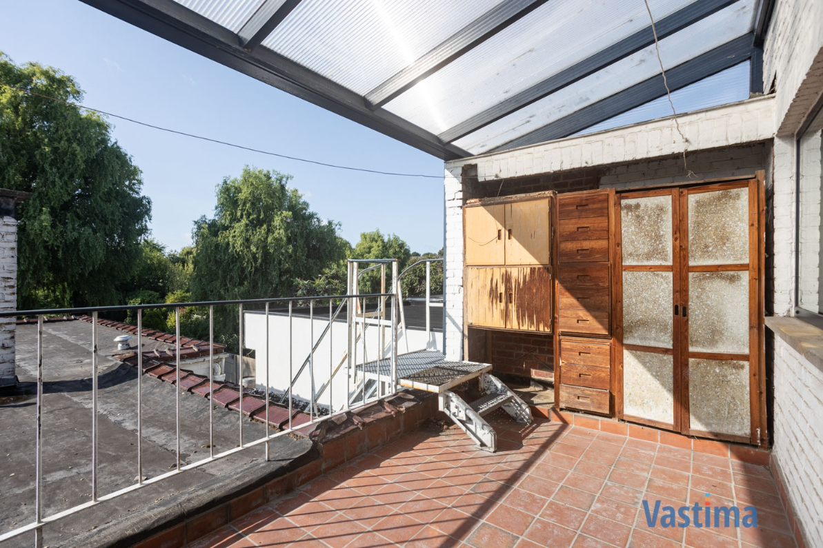 Immo Vastima - Huis Te koop Aalst - Solide rijwoning met garage en tuin in het hart van Aalst