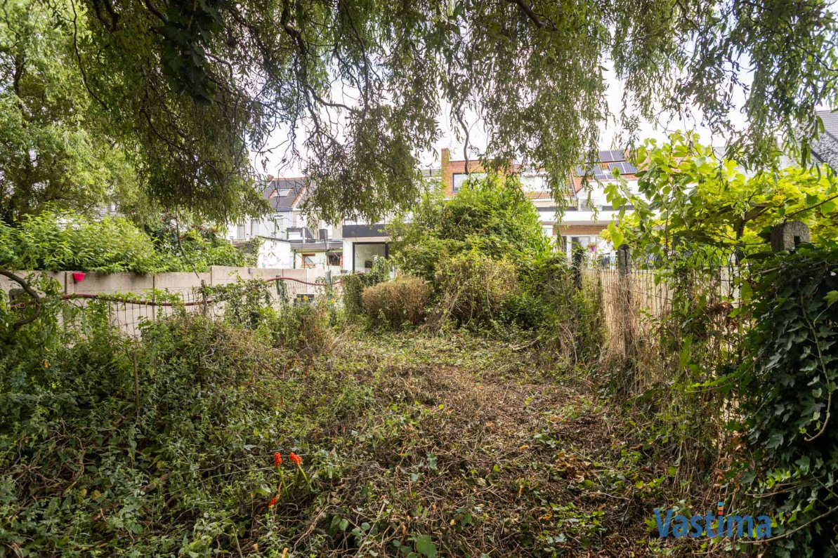 Immo Vastima - Huis Te koop Aalst - Solide rijwoning met garage en tuin in het hart van Aalst