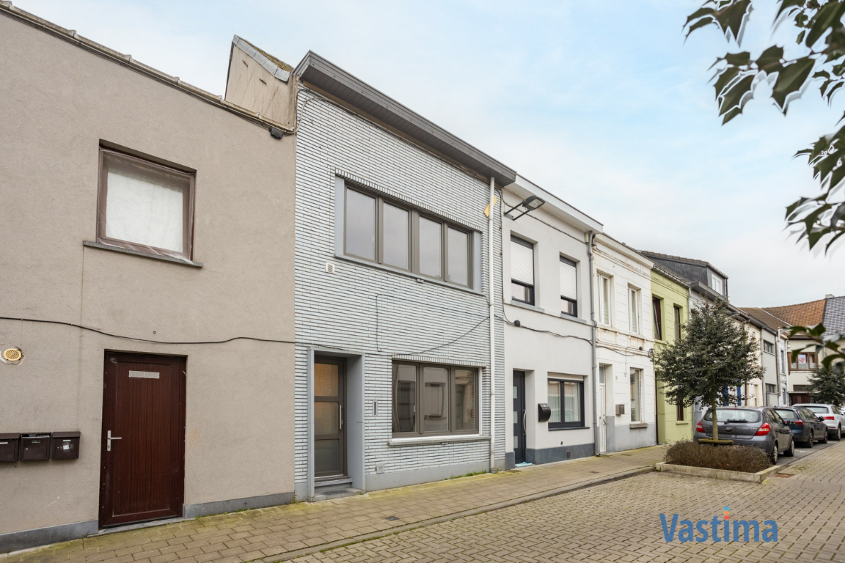 Immo Vastima - Huis Te koop Aalst - Stadswoning met 3 slaapkamers en buitenruimte centrum Aalst