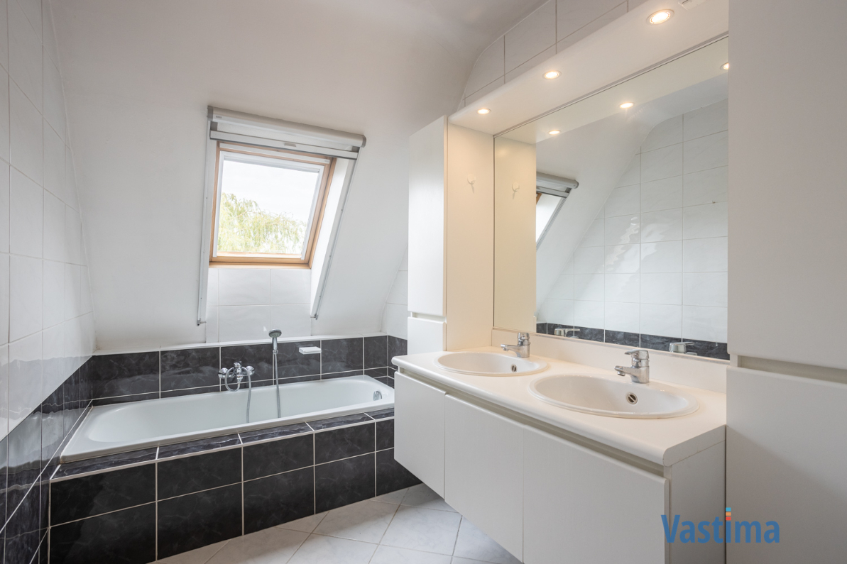 Immo Vastima - Appartement Te koop Aalst - Licht, ruimte en locatie – appartement met 2 slaapkamers, groot terras en garage