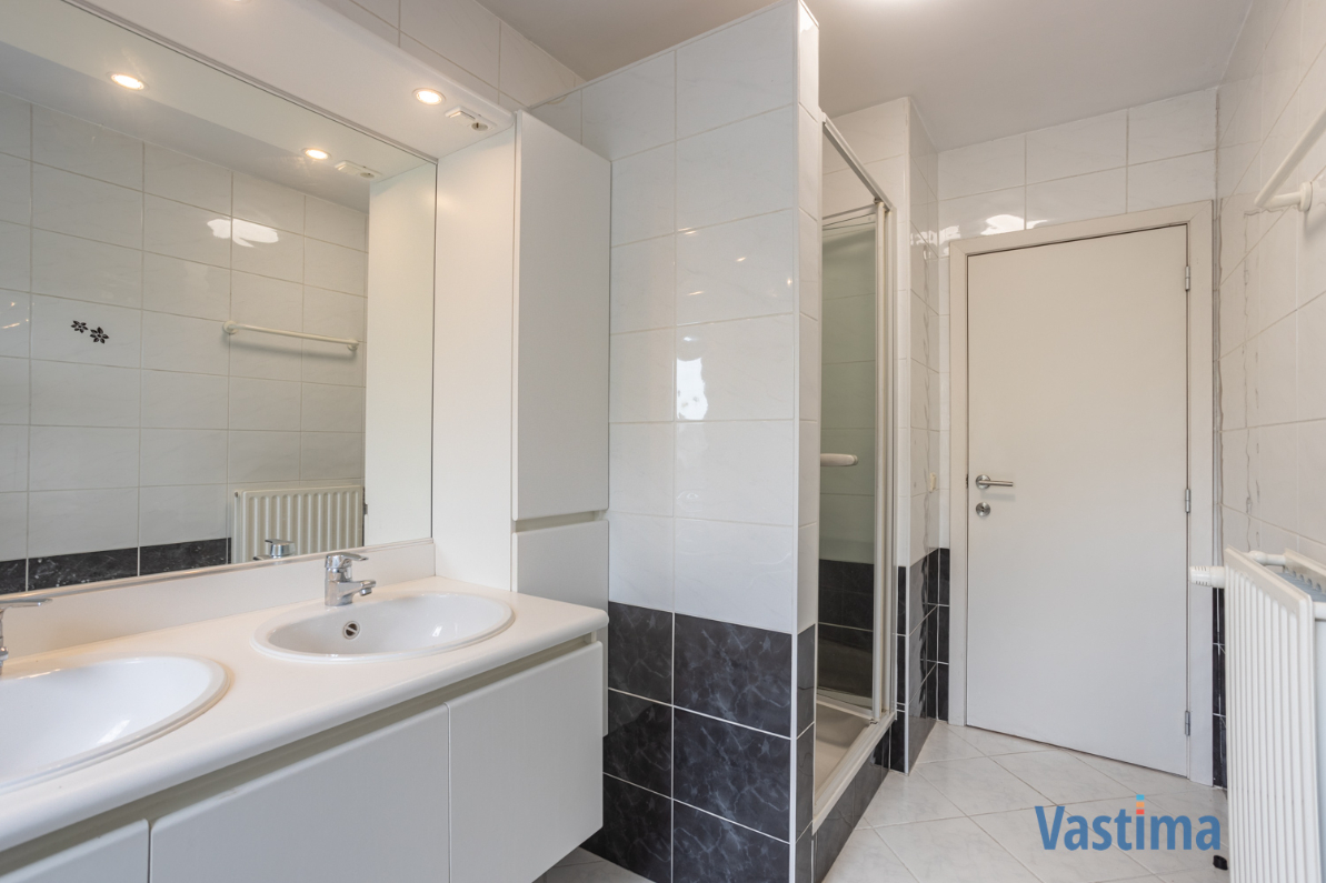 Immo Vastima - Appartement Te koop Aalst - Licht, ruimte en locatie – appartement met 2 slaapkamers, groot terras en garage