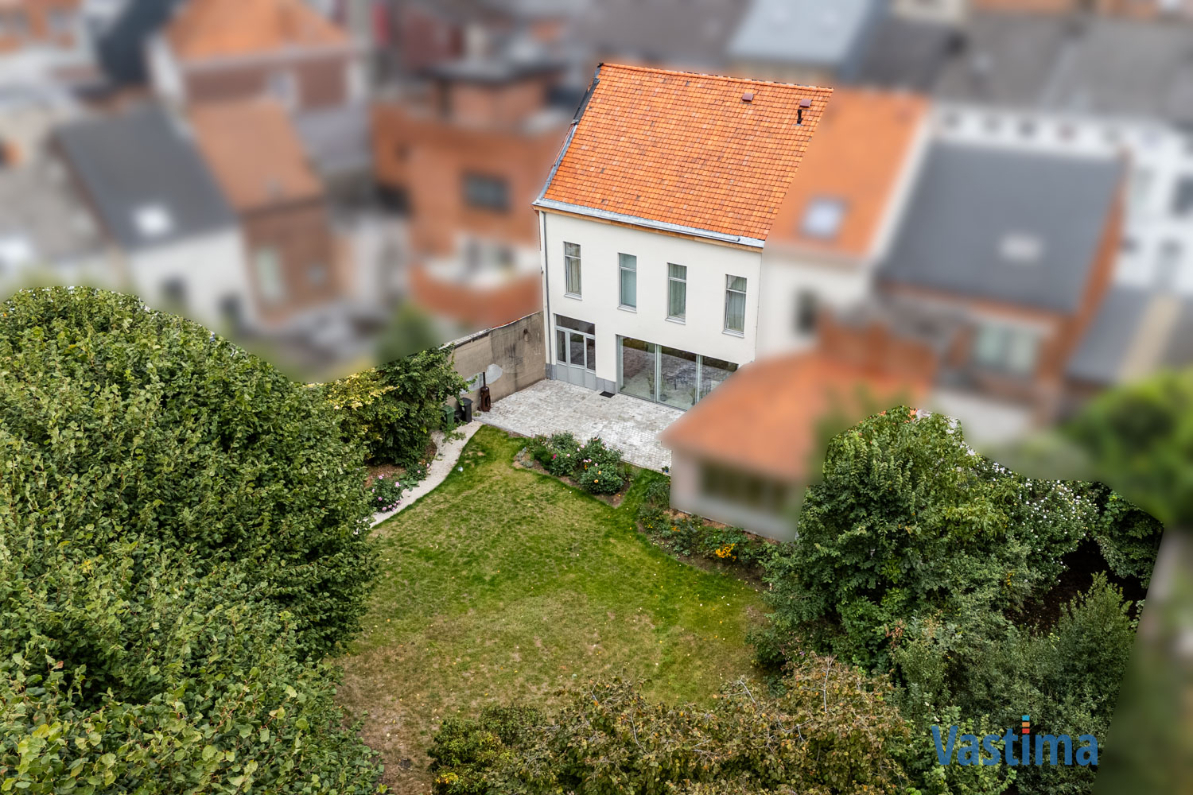 Immo Vastima - Huis Verhuurd Aalst - Exclusief herenhuis met idyllische tuin en dubbele garage in hartje Aalst