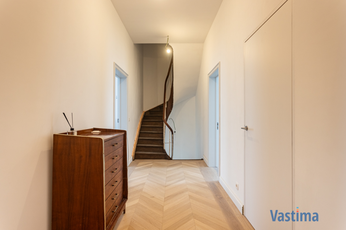 Immo Vastima - Huis Te huur Aalst - Exclusief herenhuis met idyllische tuin en dubbele garage in hartje Aalst