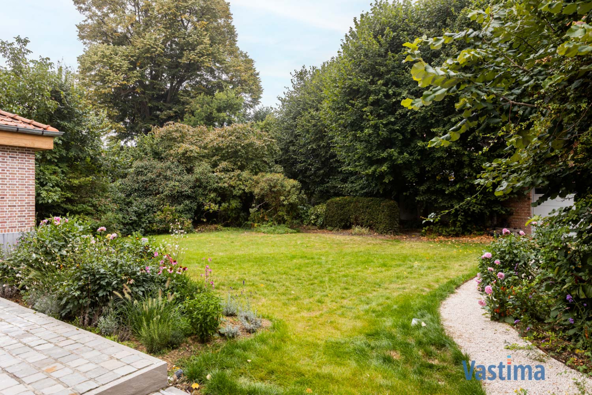 Immo Vastima - Huis Te huur Aalst - Exclusief herenhuis met idyllische tuin en dubbele garage in hartje Aalst