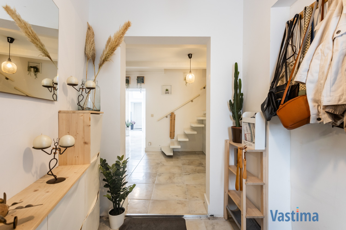 Immo Vastima - Huis Te koop Aalst - Licht op te frissen gezins- of starterswoning met tuin in Aalst