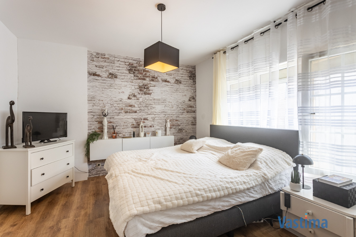 Immo Vastima - Huis Te koop Aalst - Licht op te frissen gezins- of starterswoning met tuin in Aalst