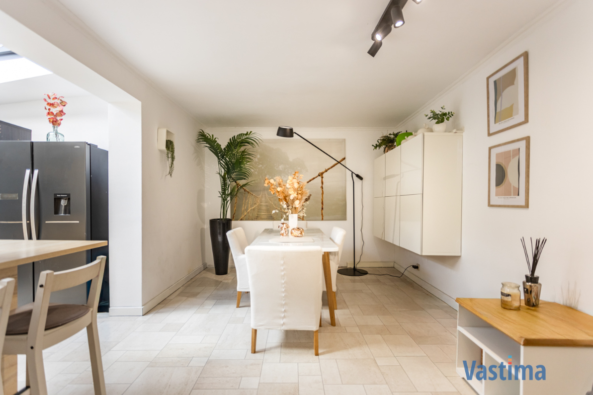 Immo Vastima - Huis Te koop Aalst - Licht op te frissen gezins- of starterswoning met tuin in Aalst