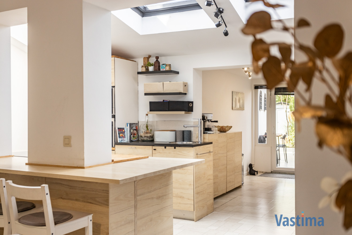 Immo Vastima - Huis Te koop Aalst - Licht op te frissen gezins- of starterswoning met tuin in Aalst