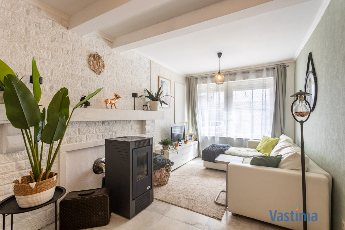 Immo Vastima - Huis Te koop Aalst - Licht op te frissen gezins- of starterswoning met tuin in Aalst