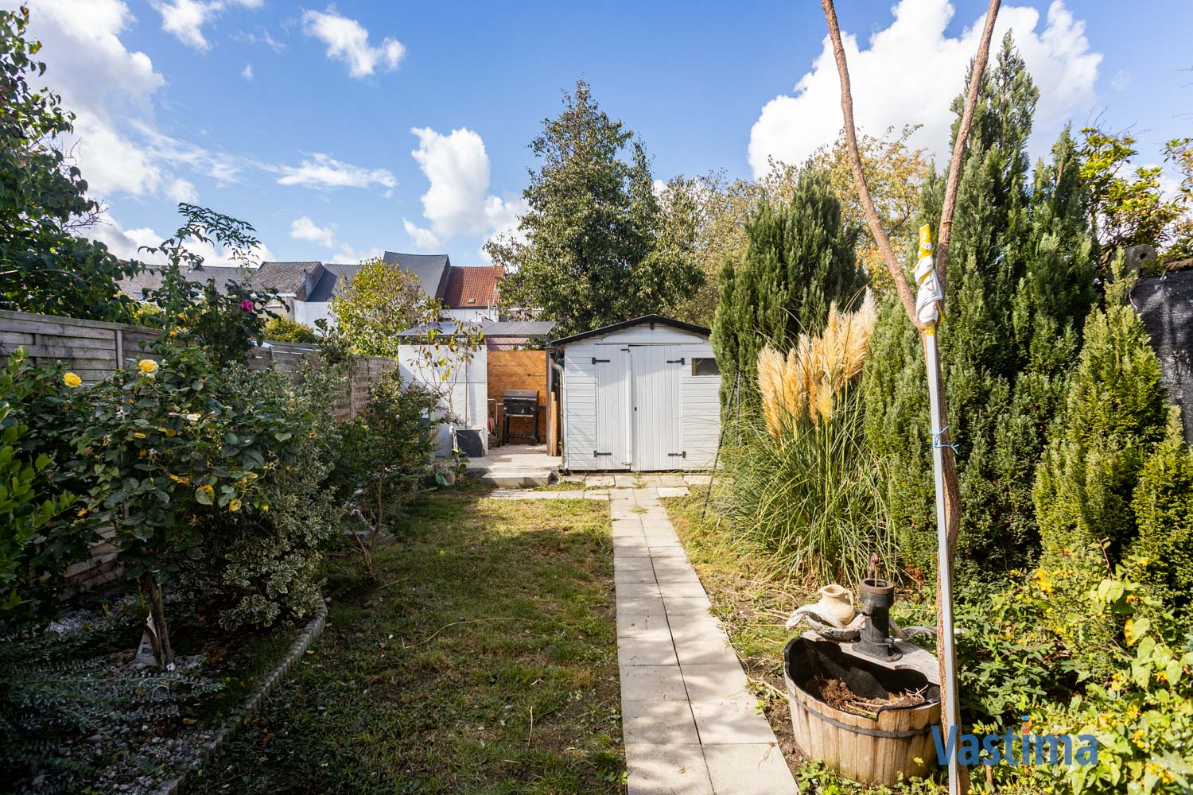 Immo Vastima - Huis Te koop Aalst - Licht op te frissen gezins- of starterswoning met tuin in Aalst