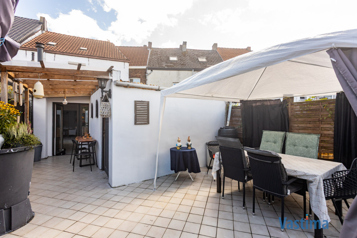 Immo Vastima - Huis Te koop Aalst - Licht op te frissen gezins- of starterswoning met tuin in Aalst