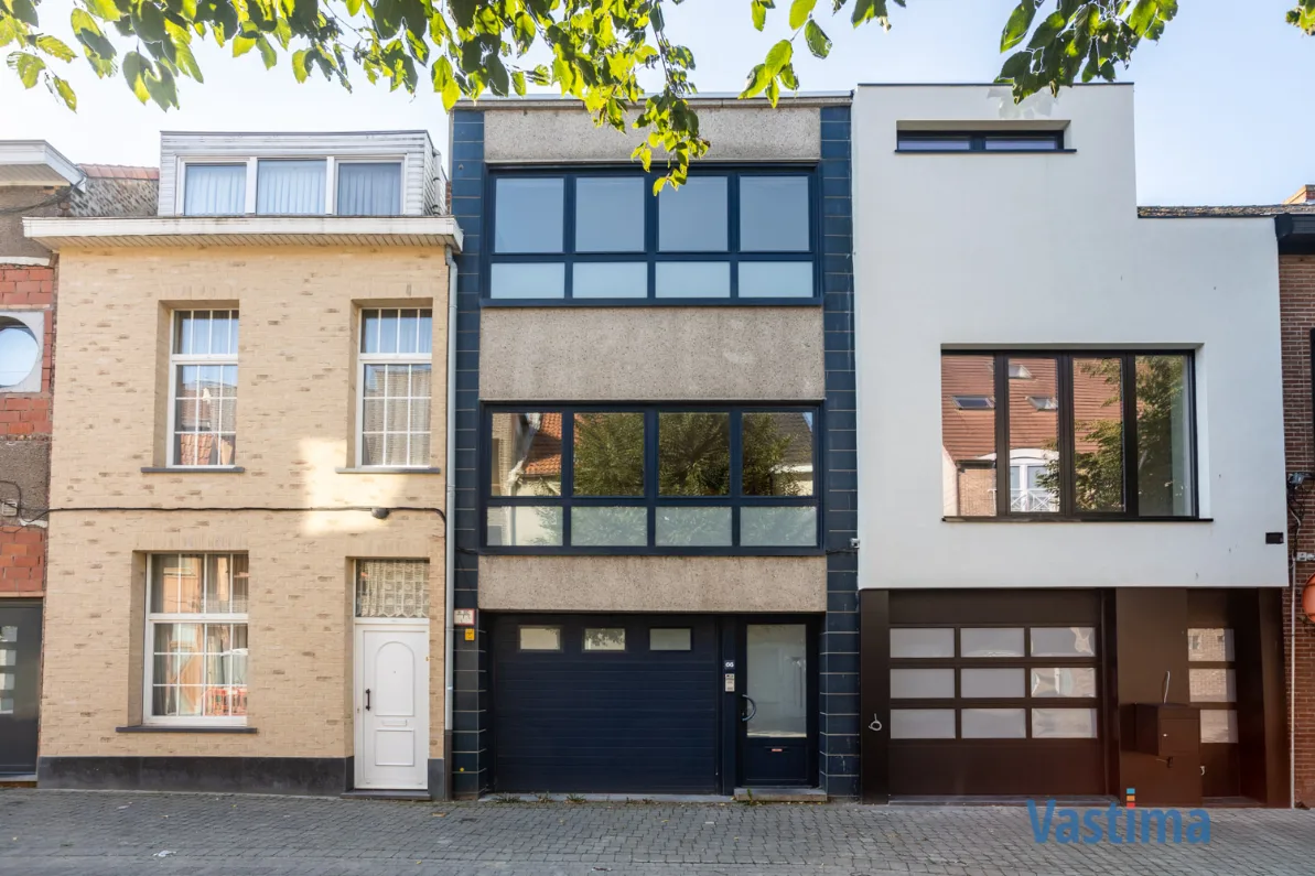 Immo Vastima - Huis Verkocht Aalst - Solide rijwoning met garage en tuin in het hart van Aalst