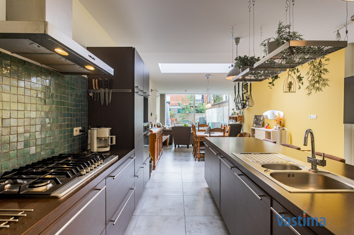 Immo Vastima - Huis Te koop Aalst - Instapklare stadswoning met tuin: ruimte, licht en comfort in één