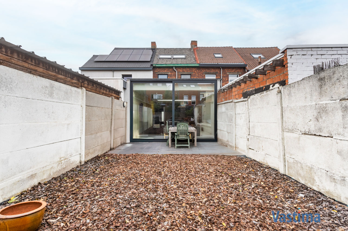 Immo Vastima - Huis Te koop Aalst - Instapklare stadswoning met tuin: ruimte, licht en comfort in één