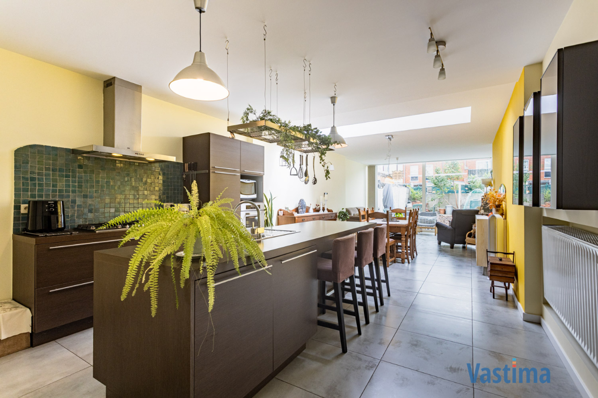 Immo Vastima - Huis Te koop Aalst - Instapklare stadswoning met tuin: ruimte, licht en comfort in één