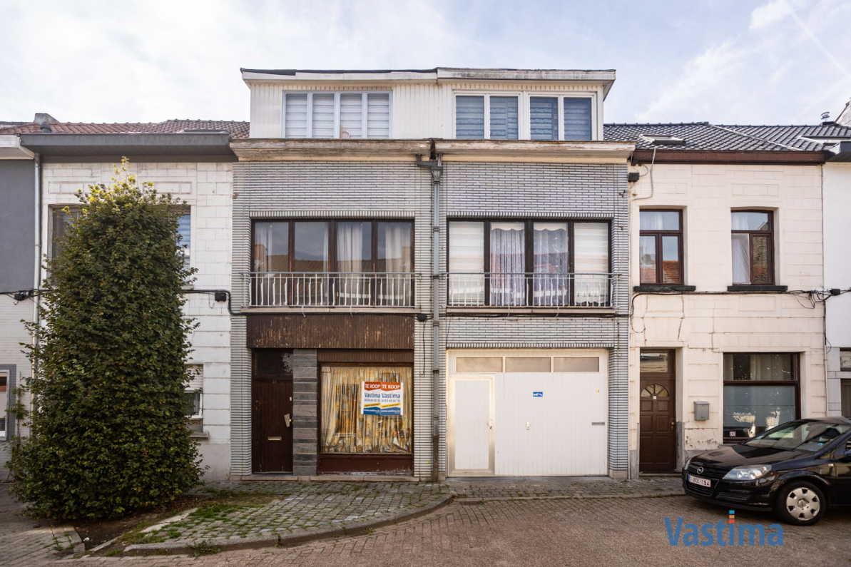 Immo Vastima - Huis Te koop Aalst - Gezinswoning met loods in Aalst – perfect voor wonen én werken