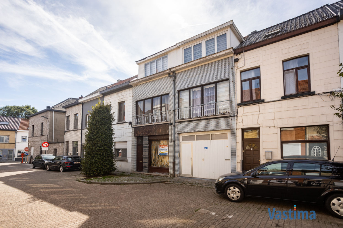 Immo Vastima - Huis Te koop Aalst - Gezinswoning met loods in Aalst – perfect voor wonen én werken