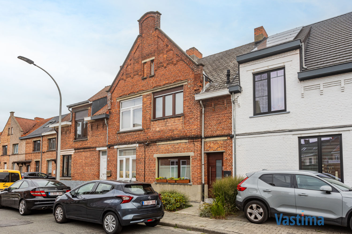 Immo Vastima - Huis Te koop Aalst - Instapklare stadswoning met tuin: ruimte, licht en comfort in één