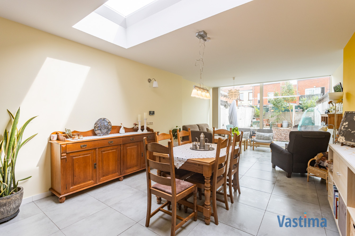 Immo Vastima - Huis Te koop Aalst - Instapklare stadswoning met tuin: ruimte, licht en comfort in één