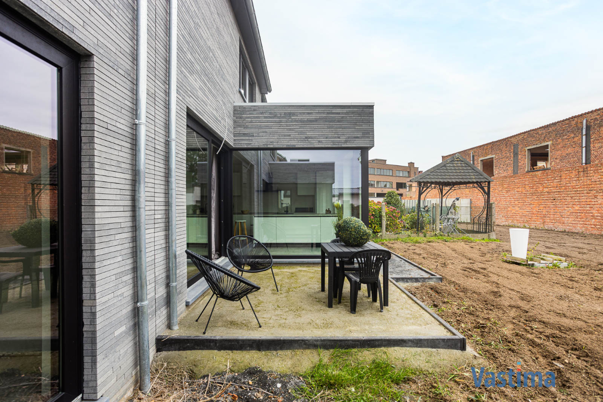 Immo Vastima - Huis Te koop Denderleeuw - Nieuwbouw gesloten woning met 3 slaapkamers, garage en tuin