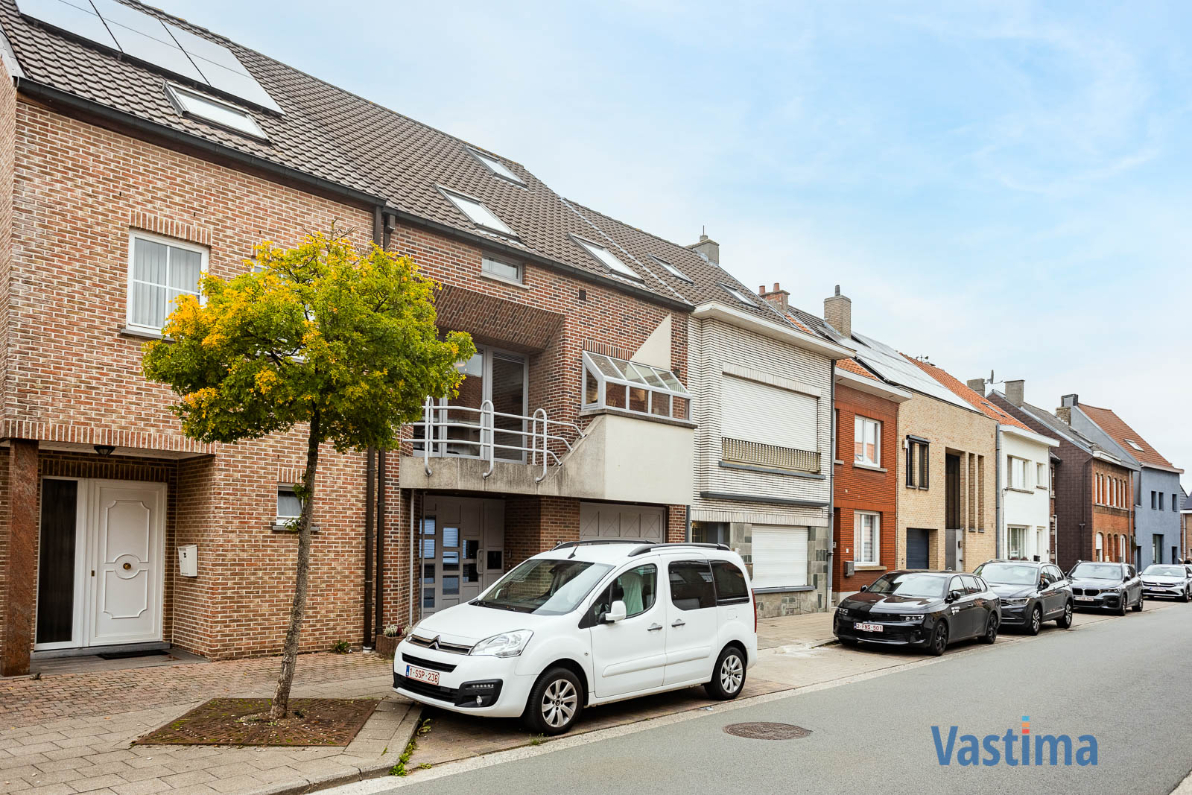 Immo Vastima - Huis Te koop Erembodegem - Instapklare architectenwoning met 4 slaapkamers, tuin en garage nabij centrum Erembodegem