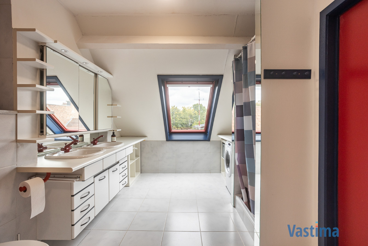 Immo Vastima - Huis Te koop Erembodegem - Instapklare architectenwoning met 4 slaapkamers, tuin en garage nabij centrum Erembodegem
