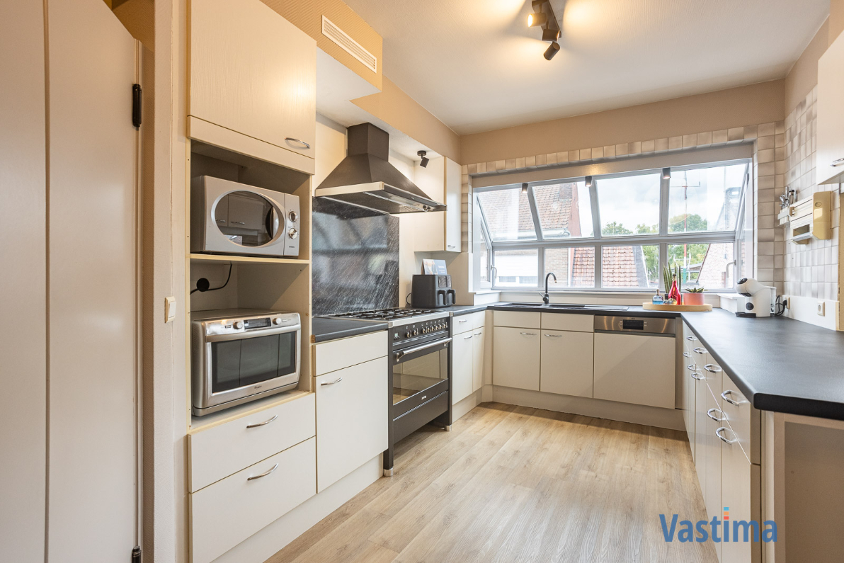 Immo Vastima - Huis Te koop Erembodegem - Instapklare architectenwoning met 4 slaapkamers, tuin en garage nabij centrum Erembodegem