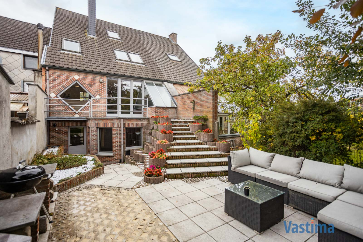 Immo Vastima - Huis Te koop Erembodegem - Instapklare architectenwoning met 4 slaapkamers, tuin en garage nabij centrum Erembodegem
