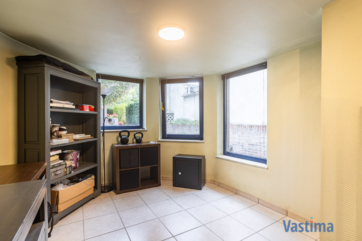 Immo Vastima - Huis Te koop Erembodegem - Instapklare architectenwoning met 4 slaapkamers, tuin en garage nabij centrum Erembodegem