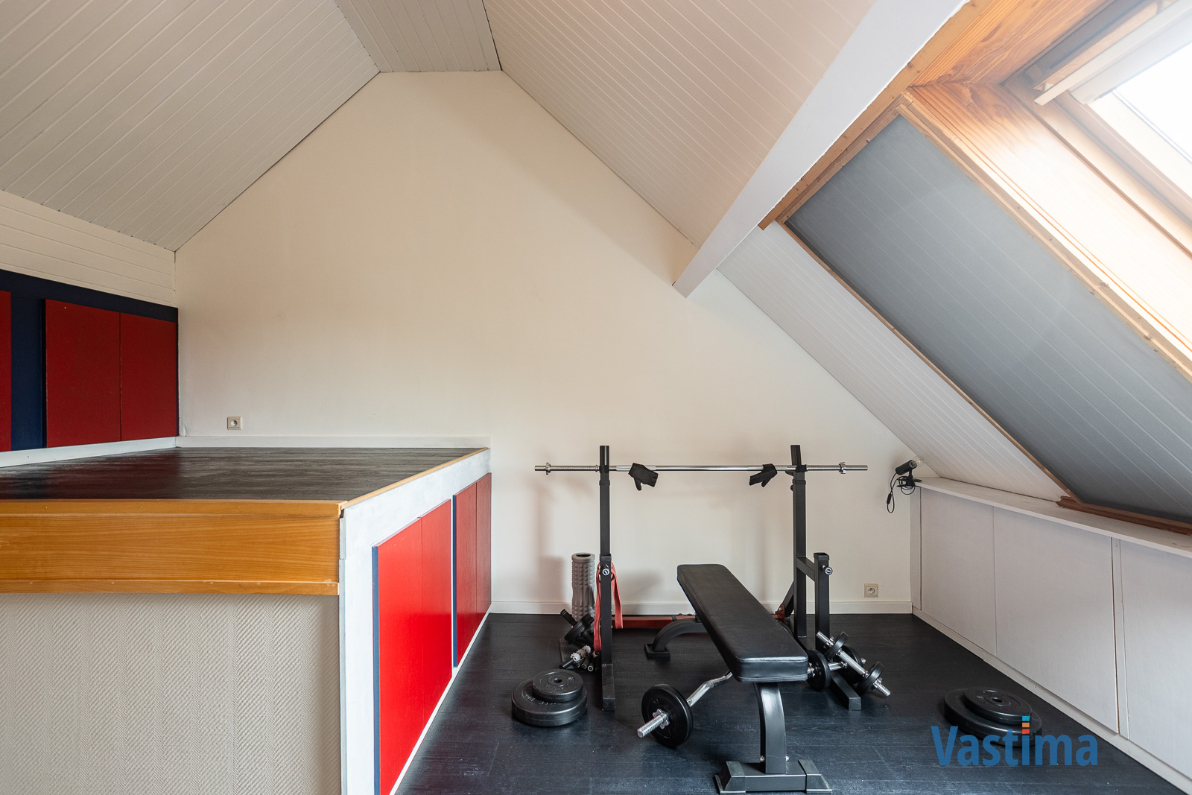 Immo Vastima - Huis Te koop Erembodegem - Instapklare architectenwoning met 4 slaapkamers, tuin en garage nabij centrum Erembodegem