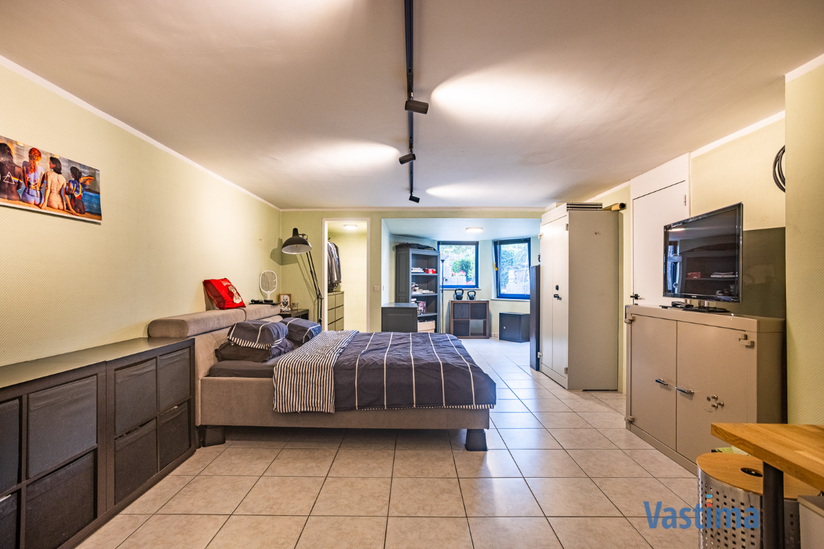 Immo Vastima - Huis Te koop Erembodegem - Instapklare architectenwoning met 4 slaapkamers, tuin en garage nabij centrum Erembodegem