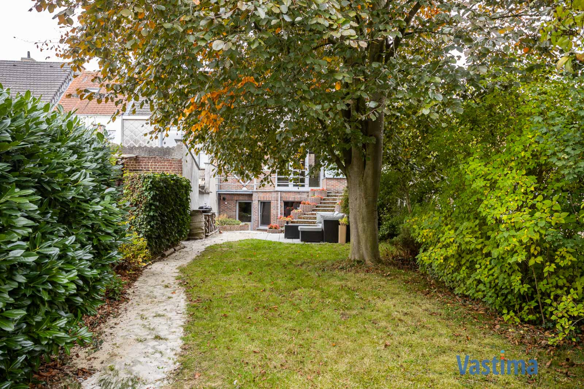 Immo Vastima - Huis Te koop Erembodegem - Instapklare architectenwoning met 4 slaapkamers, tuin en garage nabij centrum Erembodegem