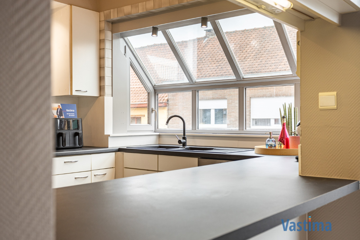 Immo Vastima - Huis Te koop Erembodegem - Instapklare architectenwoning met 4 slaapkamers, tuin en garage nabij centrum Erembodegem