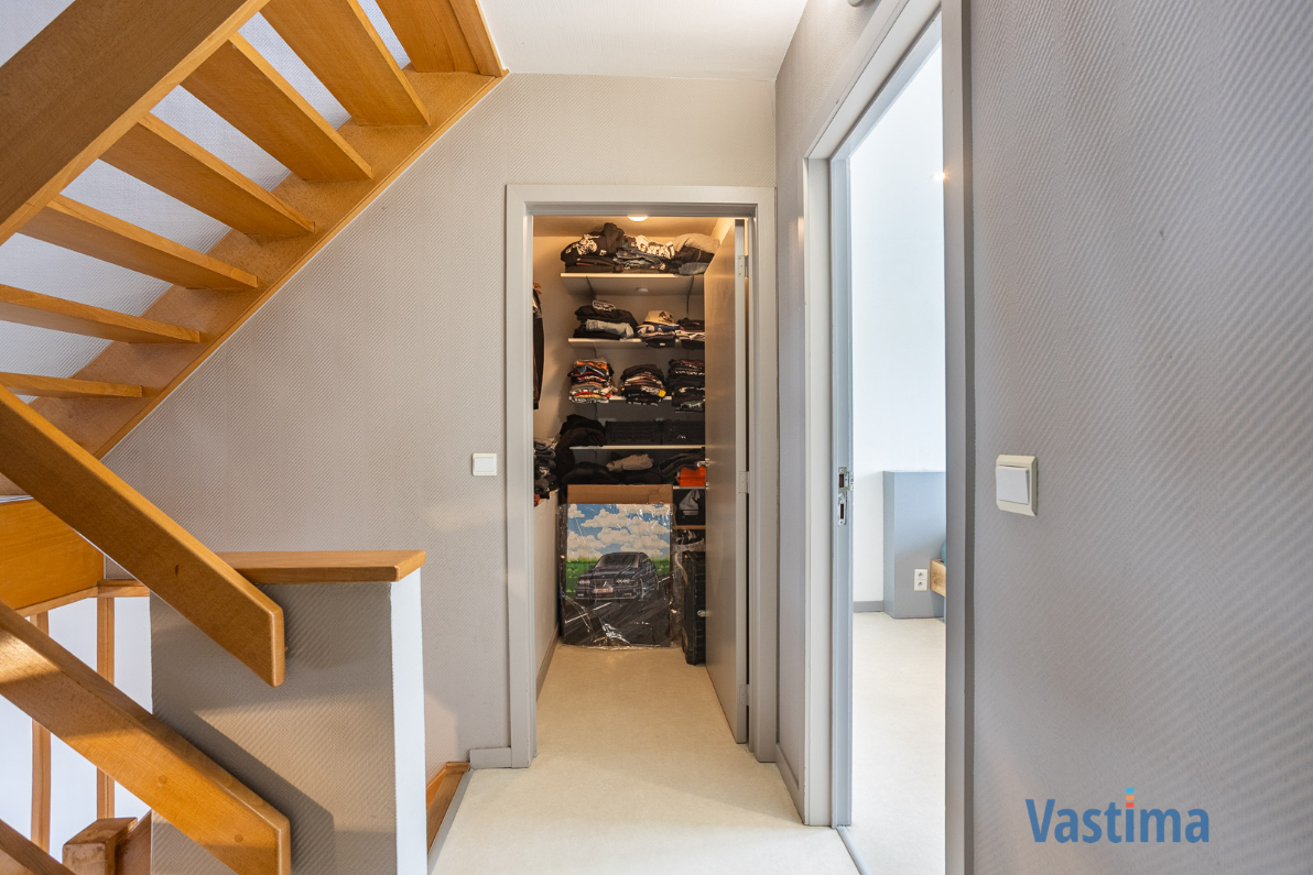 Immo Vastima - Huis Te koop Erembodegem - Instapklare architectenwoning met 4 slaapkamers, tuin en garage nabij centrum Erembodegem