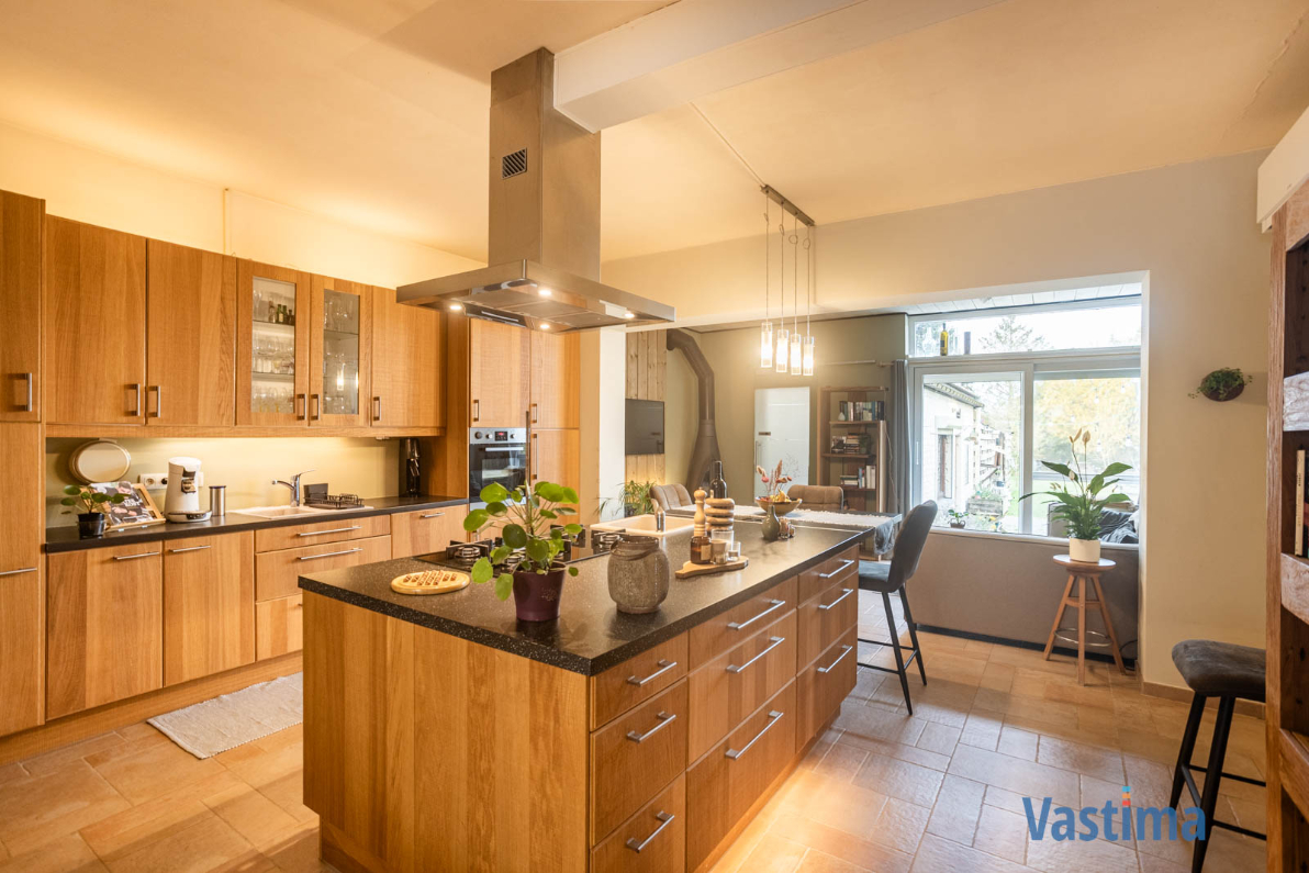 Immo Vastima - Huis Te koop Affligem - Instapklare woning met 3 slaapkamers, dubbele garage en grote tuin