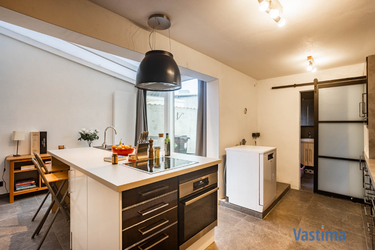 Immo Vastima - Huis Te koop Erembodegem - Gerenoveerde gezinswoning met tuin in Erembodegem