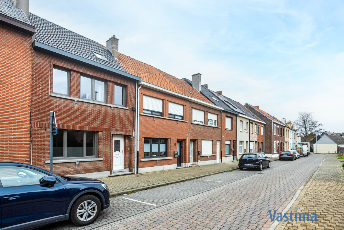 Immo Vastima - Huis Te koop Erembodegem - Gerenoveerde gezinswoning met tuin in Erembodegem