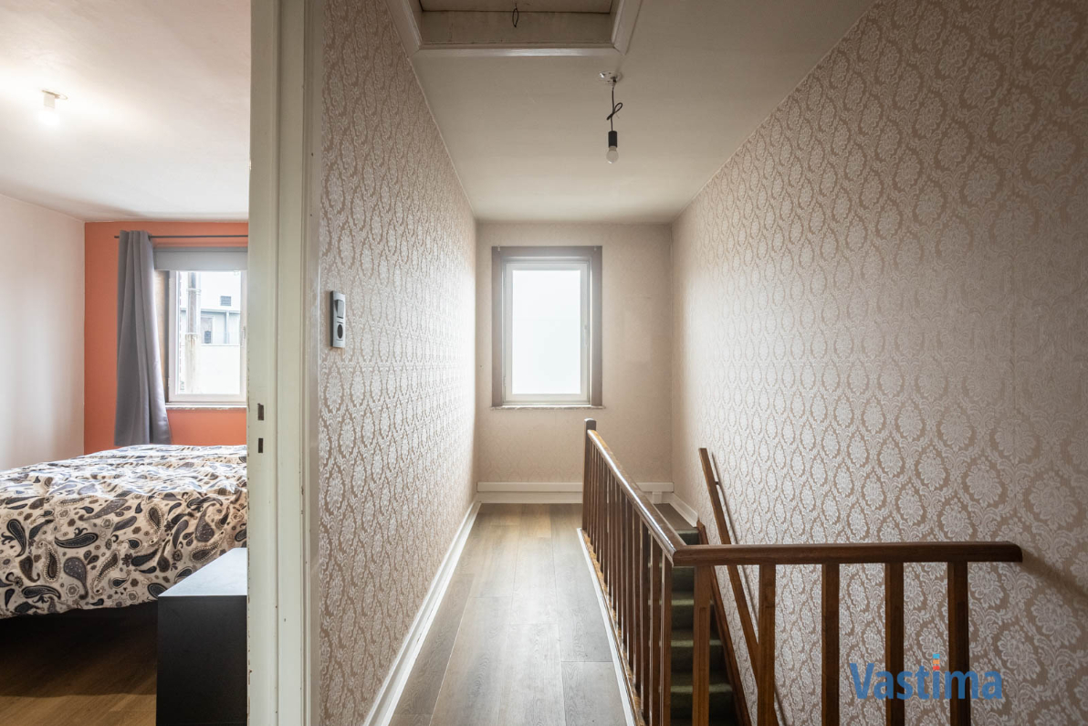 Immo Vastima - Huis Te koop Erembodegem - Gerenoveerde gezinswoning met tuin in Erembodegem